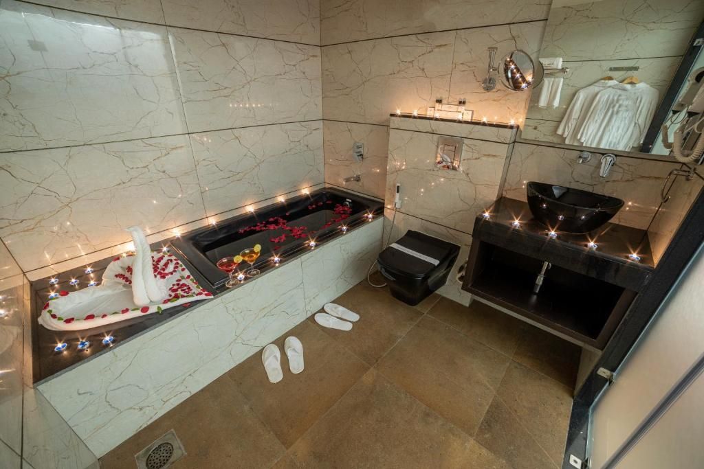 DIVAN CLARKS INN - 2