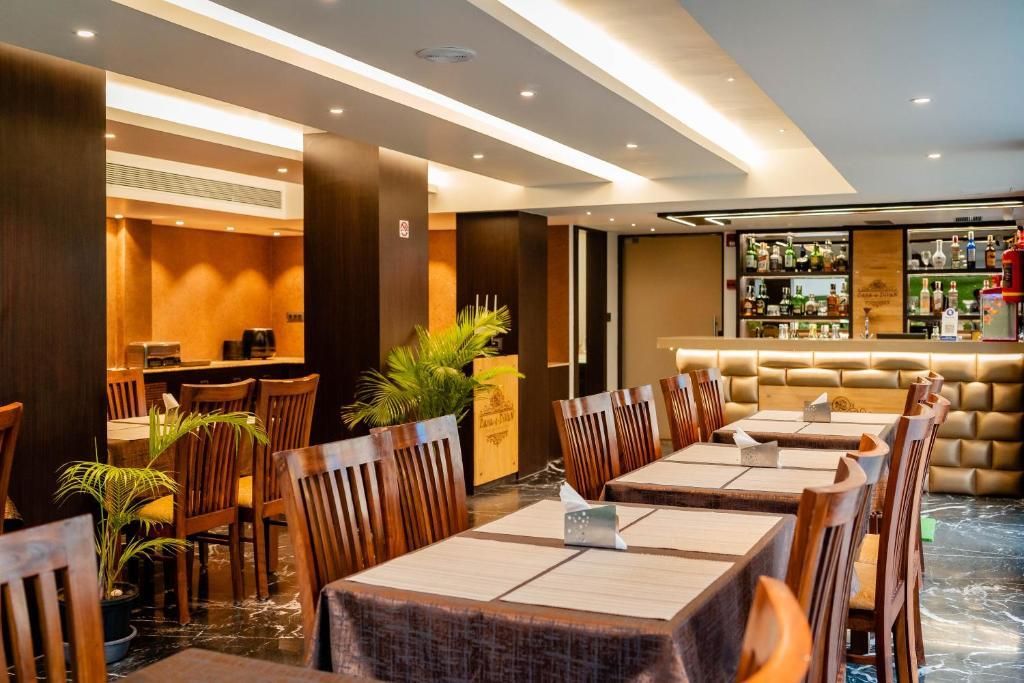 DIVAN CLARKS INN - 13