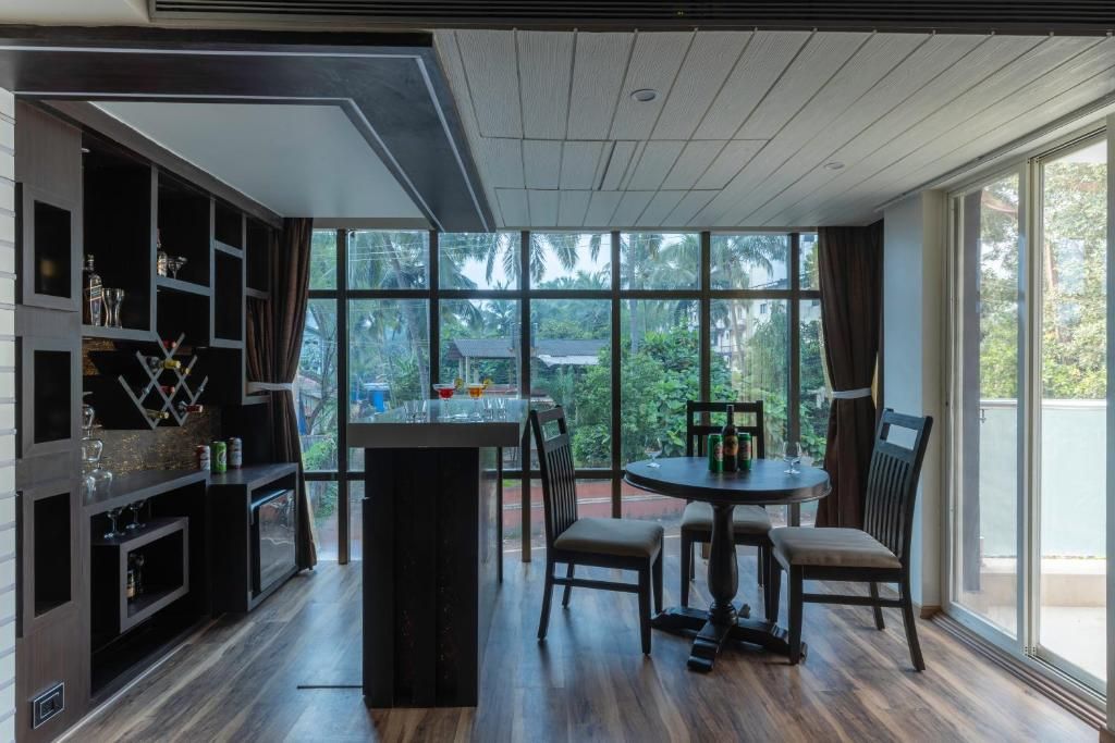 DIVAN CLARKS INN - 3