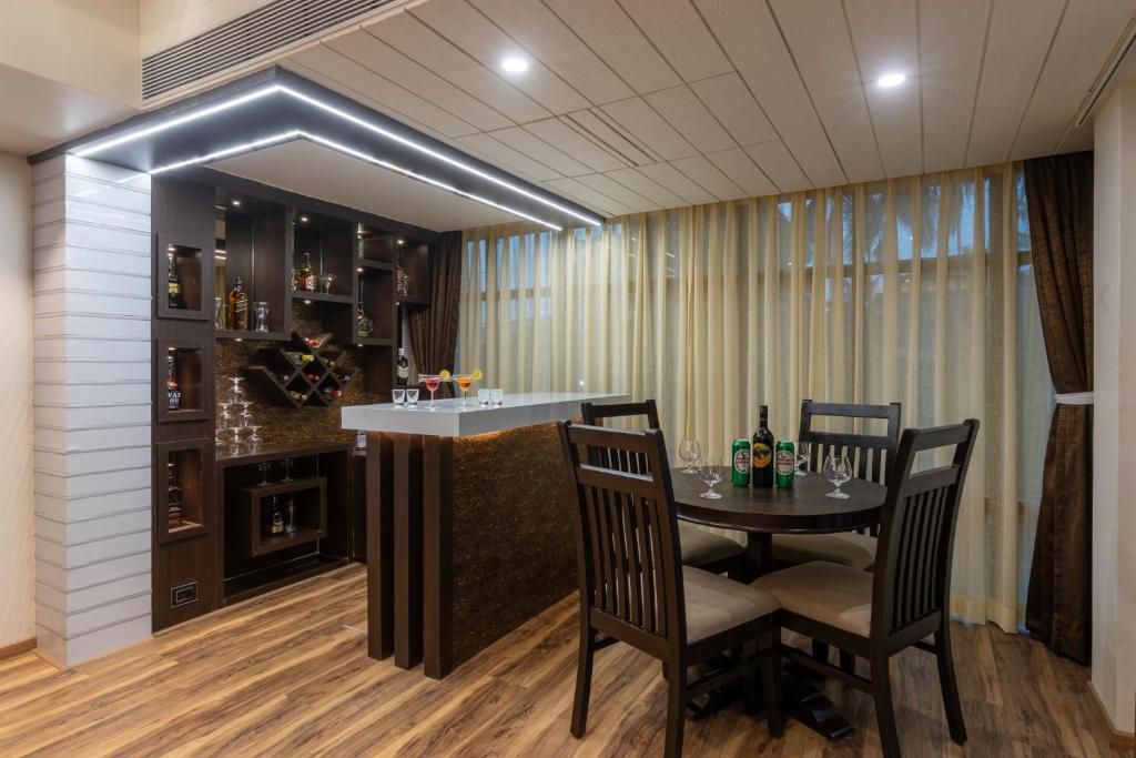 DIVAN CLARKS INN - 5