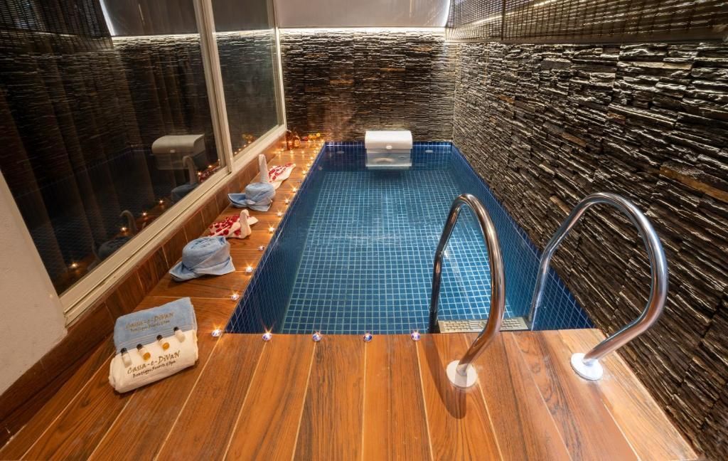 DIVAN CLARKS INN - 8