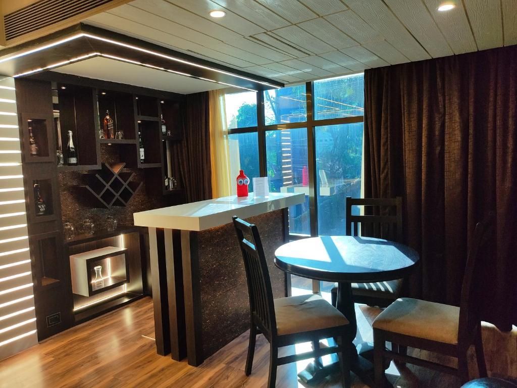 DIVAN CLARKS INN - 9