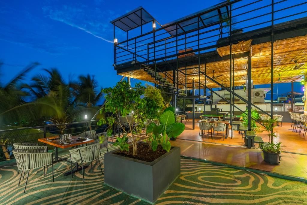 WHOOPERS BOUTIQUE MORJIM - 14