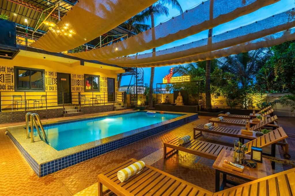 WHOOPERS BOUTIQUE MORJIM - 18