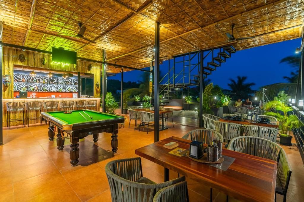 WHOOPERS BOUTIQUE MORJIM - 20