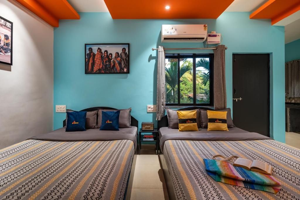 WHOOPERS BOUTIQUE MORJIM - 30