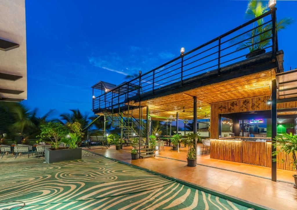 WHOOPERS BOUTIQUE MORJIM - 38