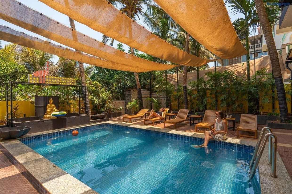 WHOOPERS BOUTIQUE MORJIM - 42