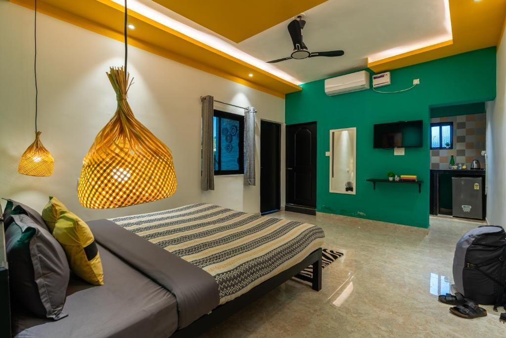 WHOOPERS BOUTIQUE MORJIM - 7