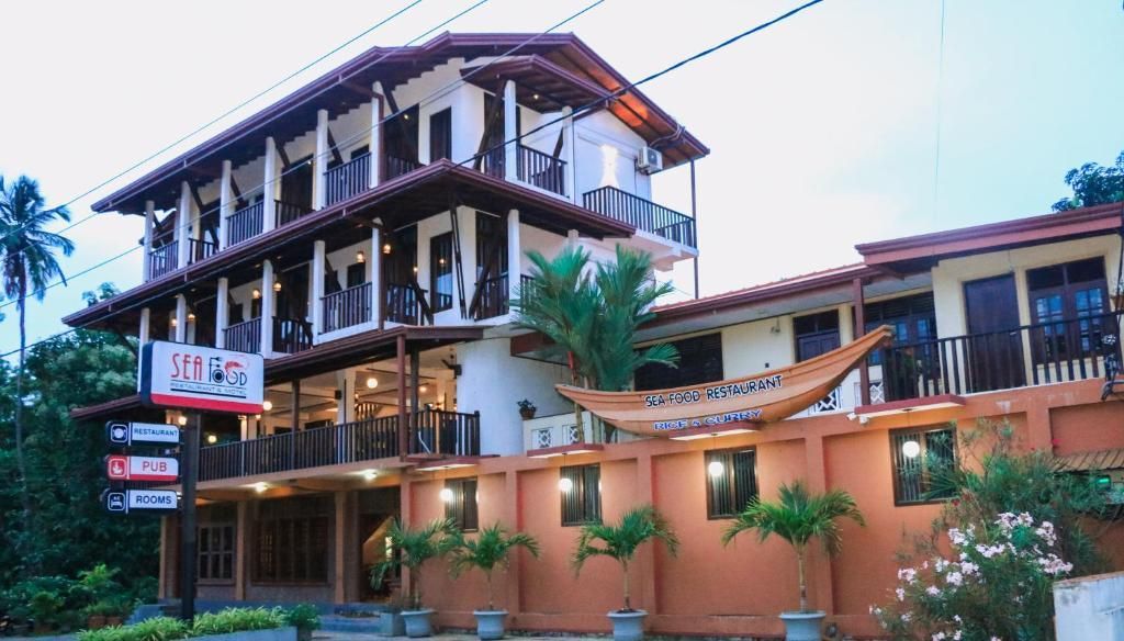 SEAFOOD RESTAURANT AND MOTEL - 1