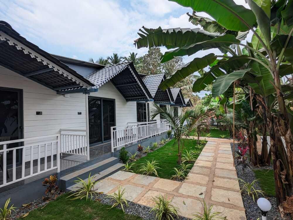 WHITE TREE RESORT - 1