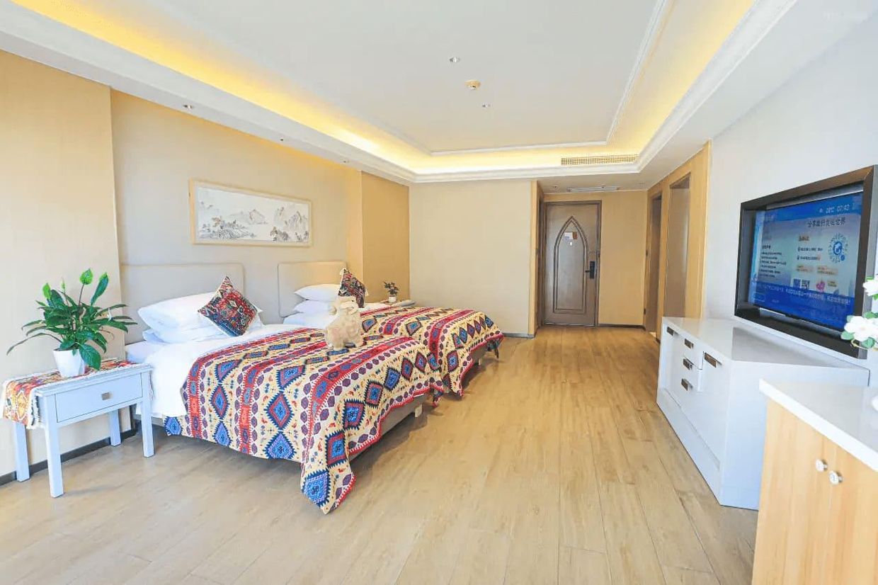 XINJIANG PLAZA HOLIDAY HOTEL - 10