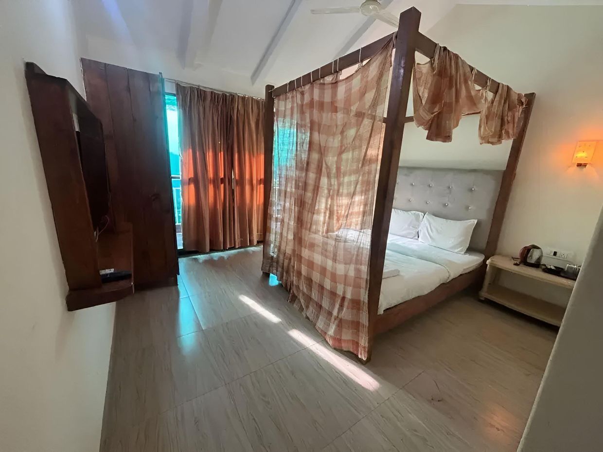 THE LEISURE CAVE - 2