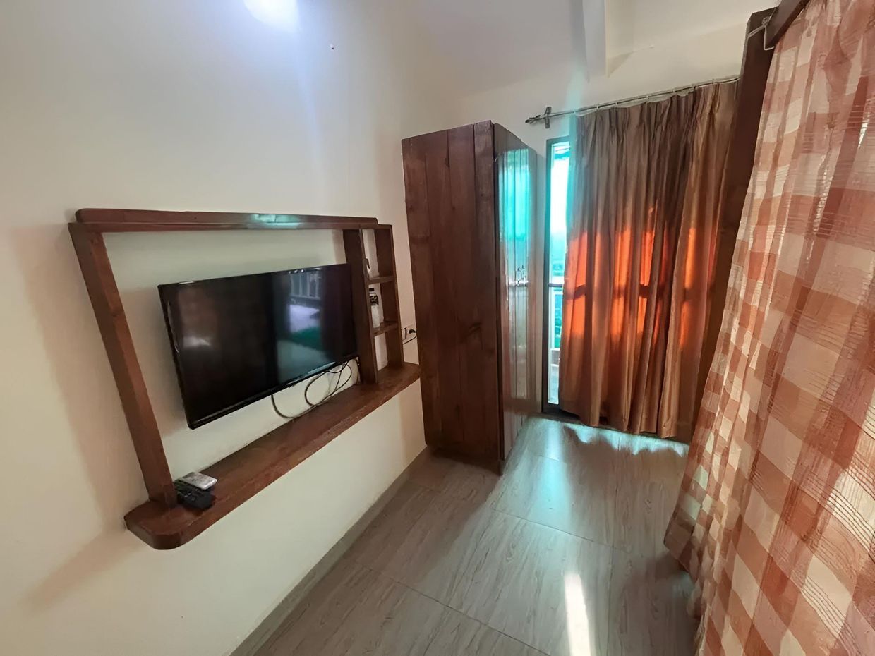 THE LEISURE CAVE - 3