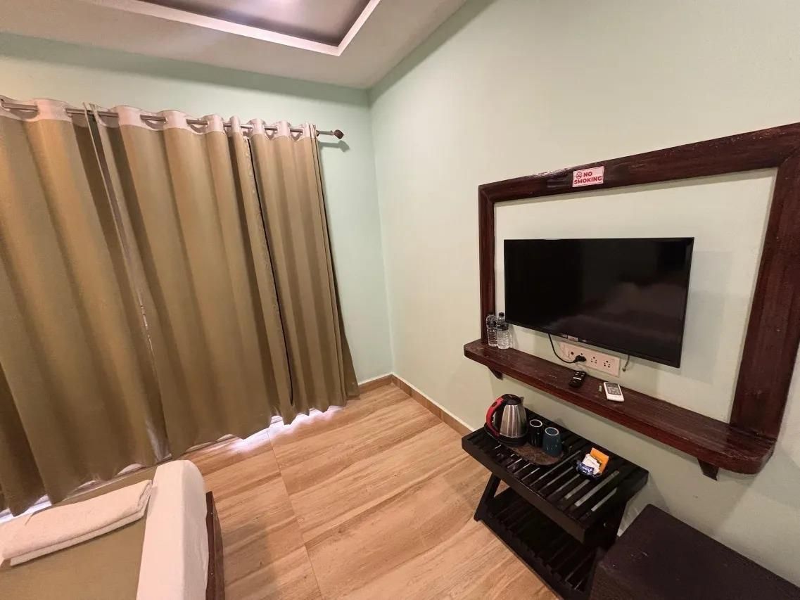 THE LEISURE CAVE - 4