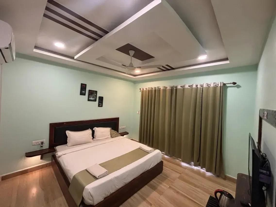 THE LEISURE CAVE - 5