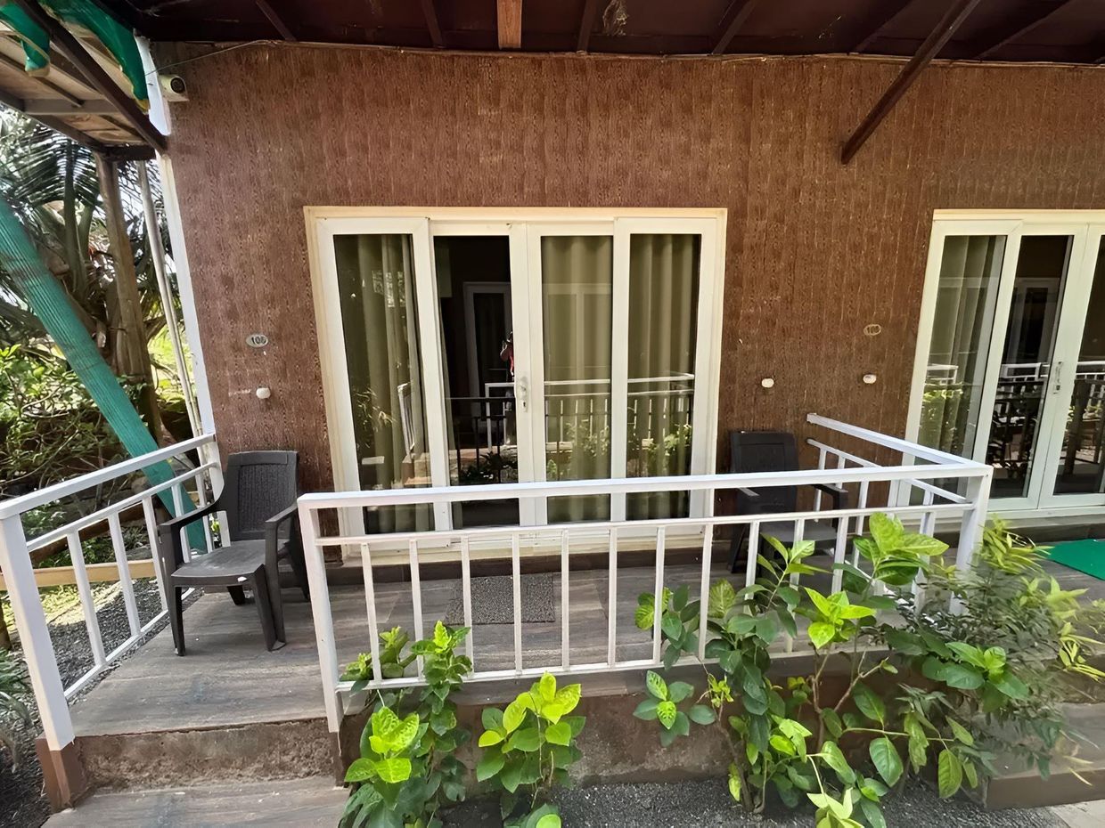 THE LEISURE CAVE - 6