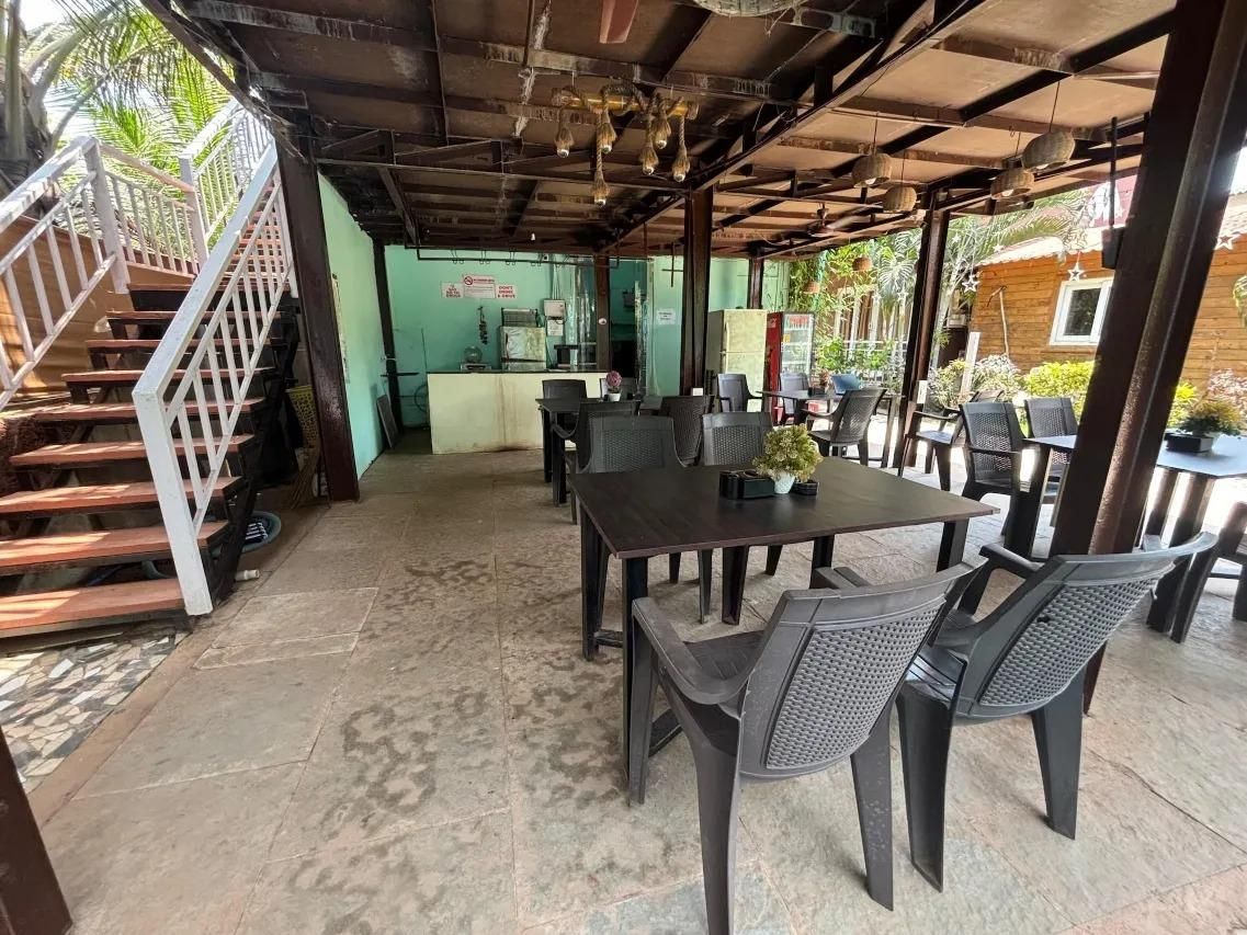 THE LEISURE CAVE - 8