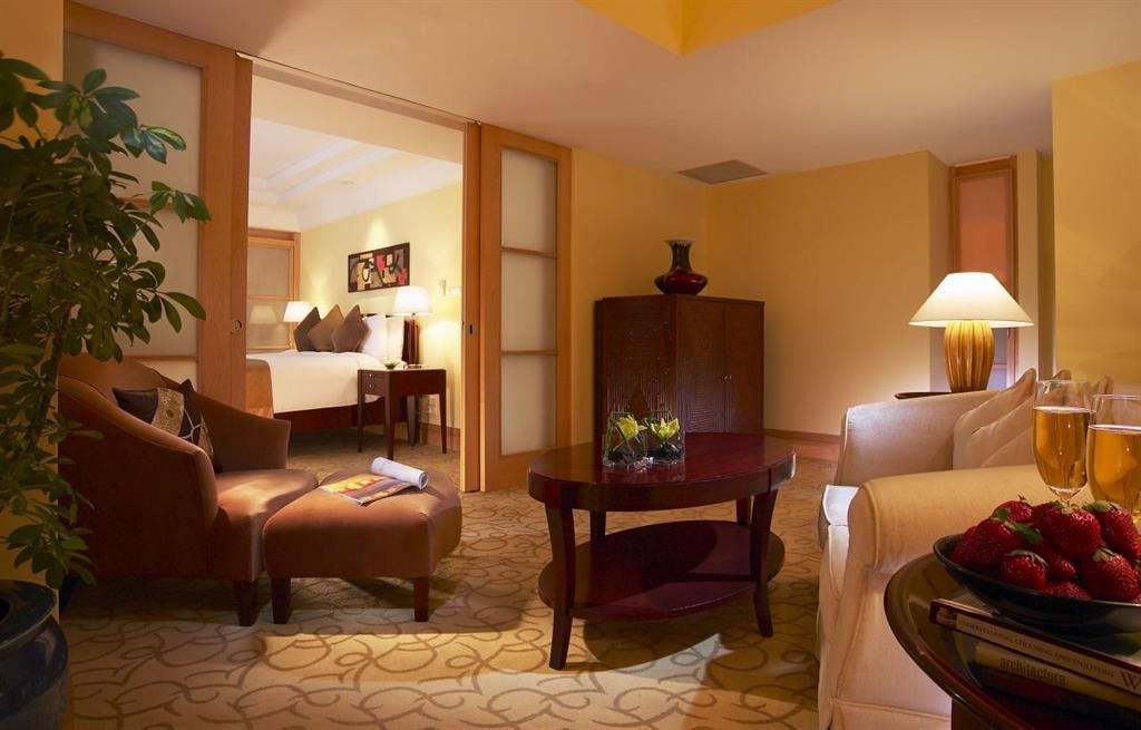 THE FULLERTON HOTEL - 19