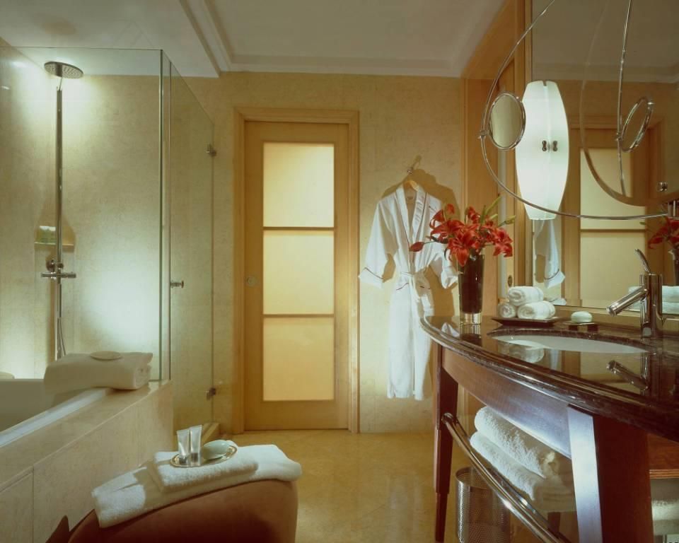 THE FULLERTON HOTEL - 24