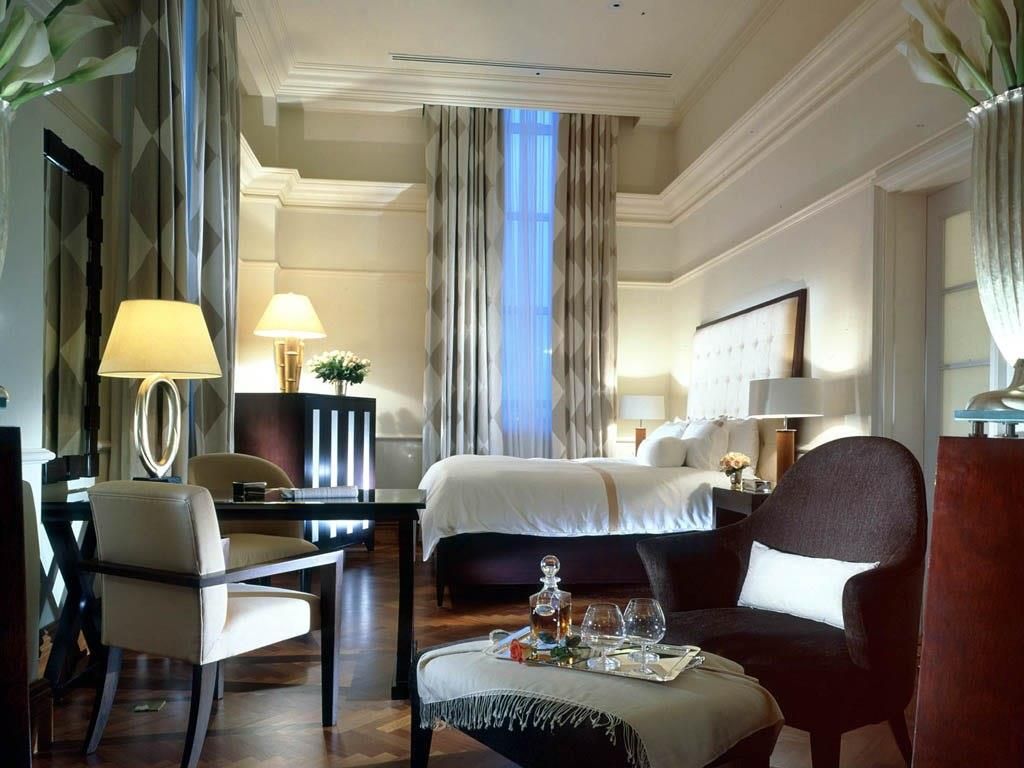 THE FULLERTON HOTEL - 26