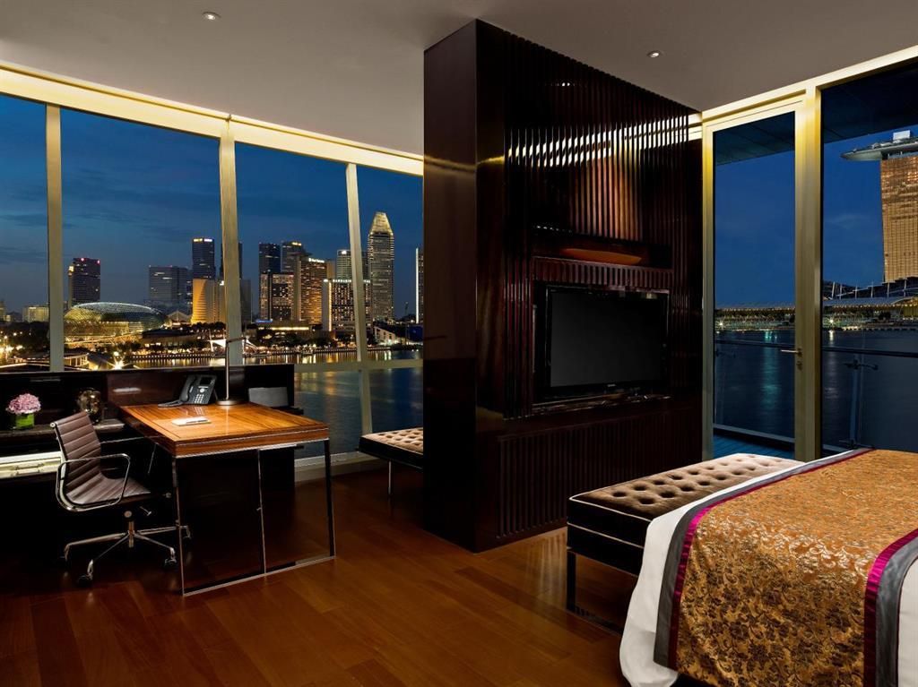 FULLERTON BAY HOTEL - 32