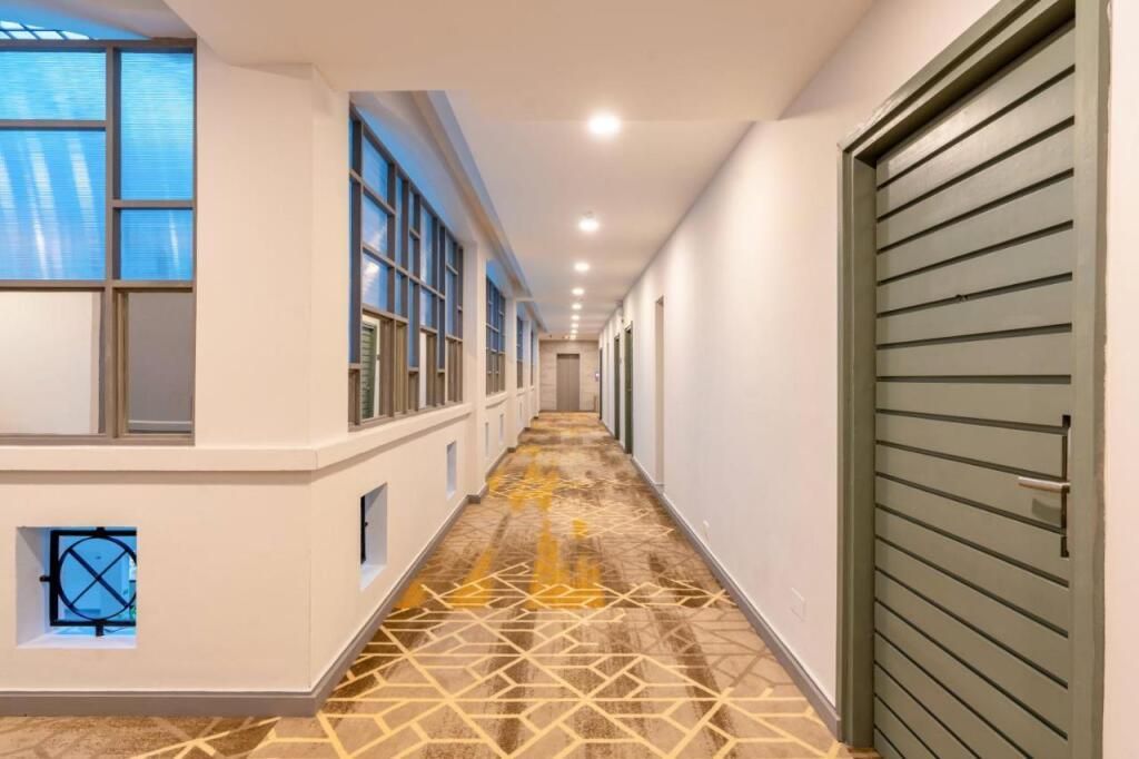 MANHATTAN BUSINESS HOTEL - 33