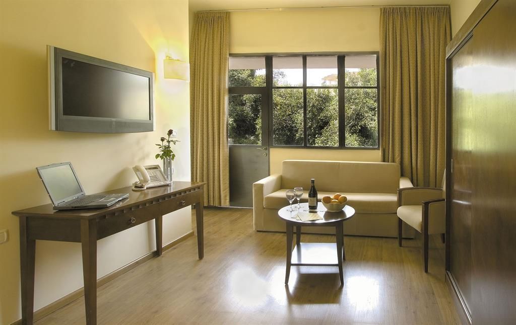 ART GALLERY HOTEL HAIFA - 8