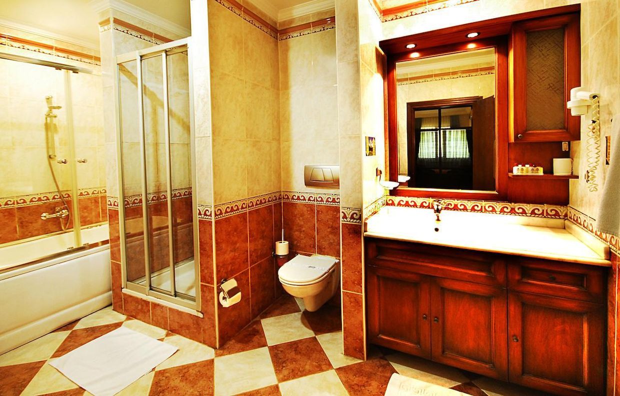 Golden Crown Hotel - 2