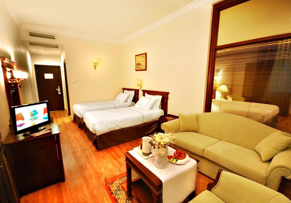 Golden Crown Hotel - 11