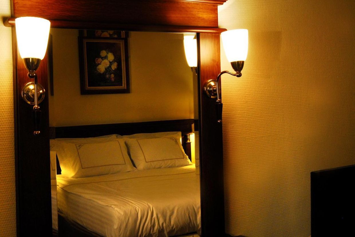 Golden Crown Hotel - 13