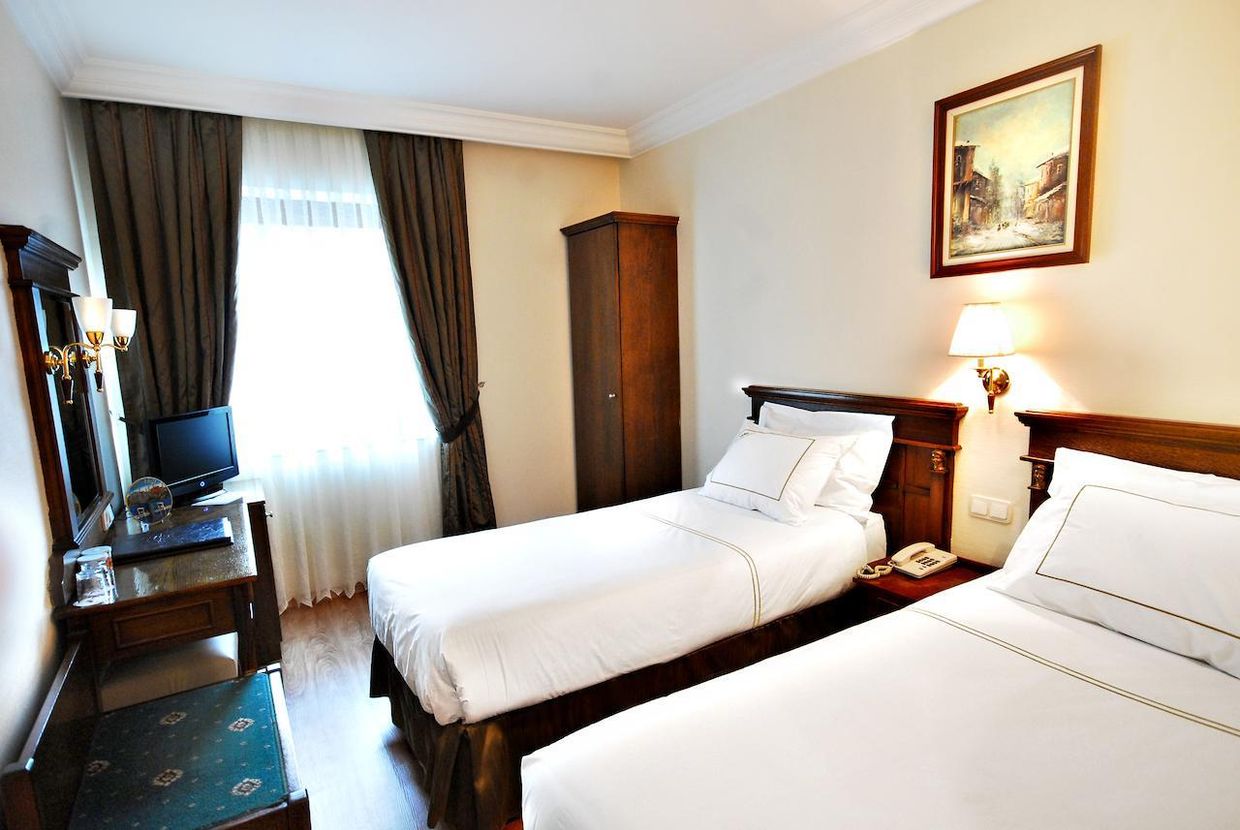 Golden Crown Hotel - 15