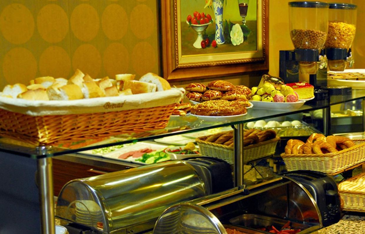 Golden Crown Hotel - 18