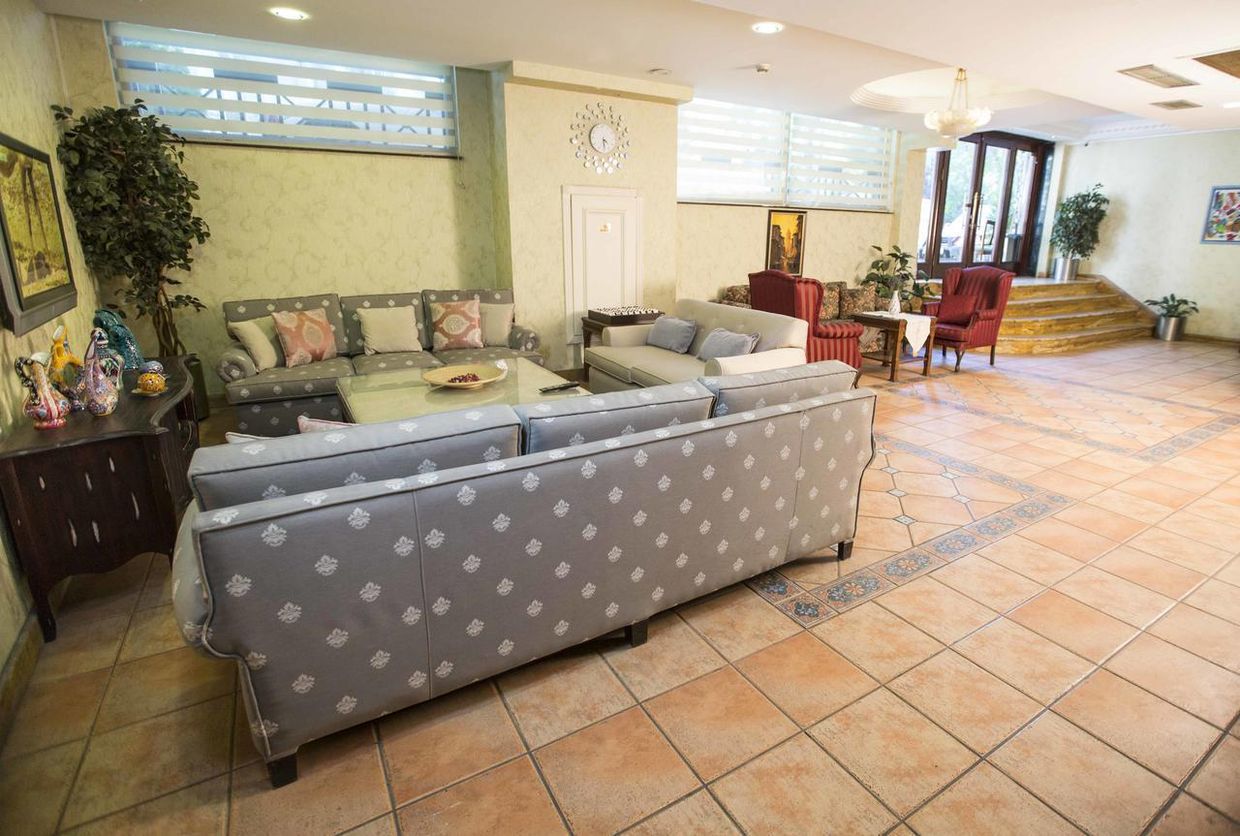 Golden Crown Hotel - 20