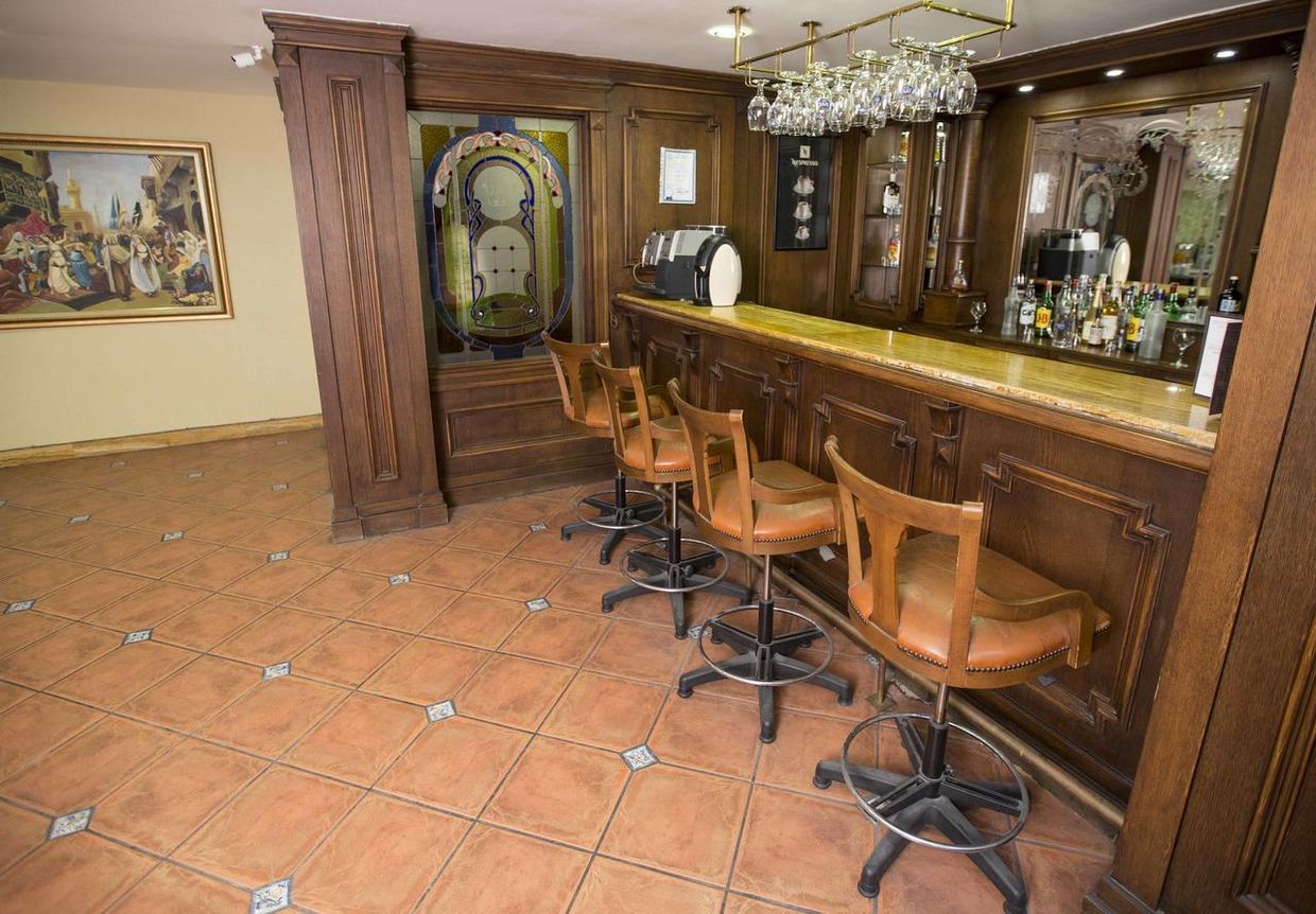 Golden Crown Hotel - 21