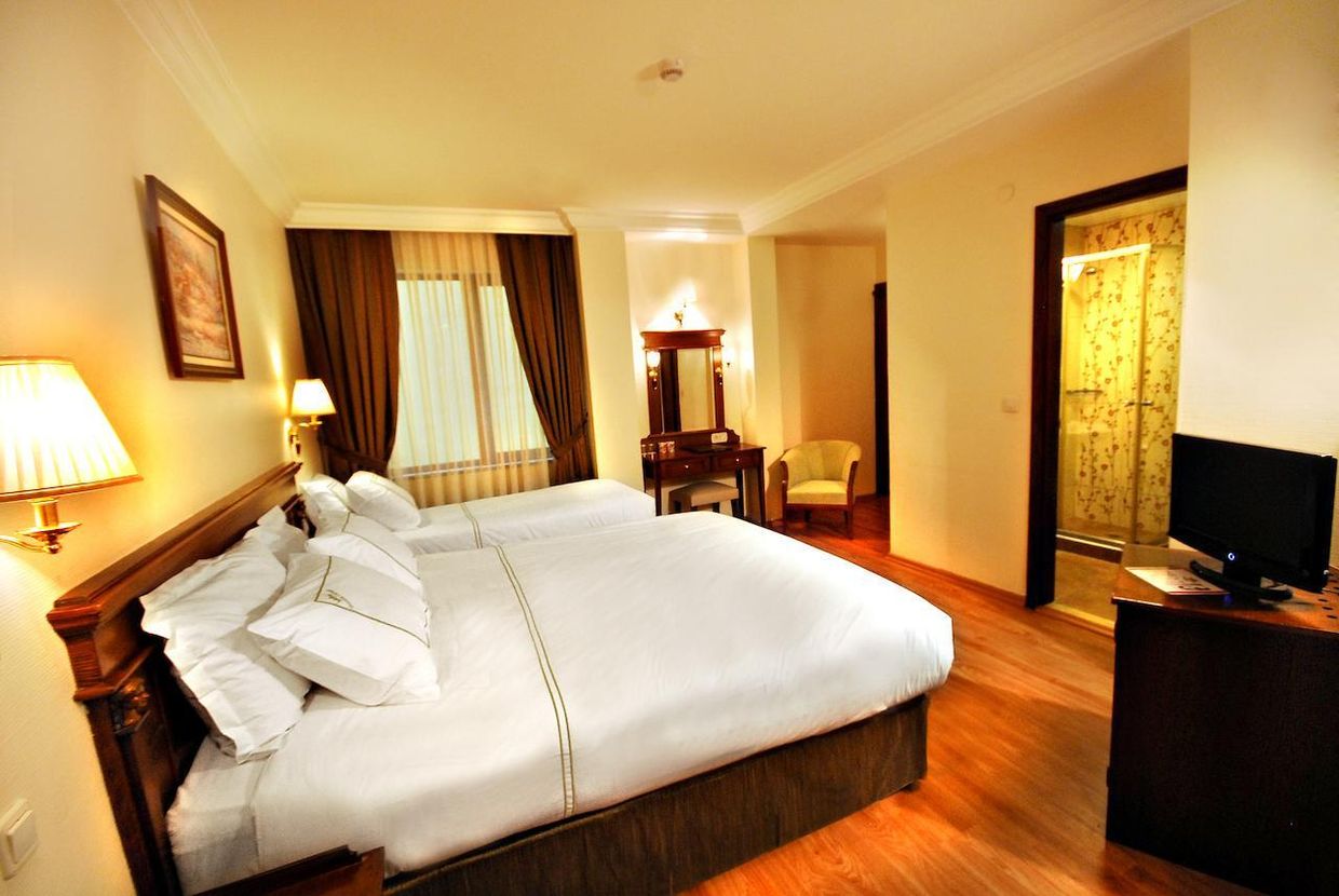 Golden Crown Hotel - 9