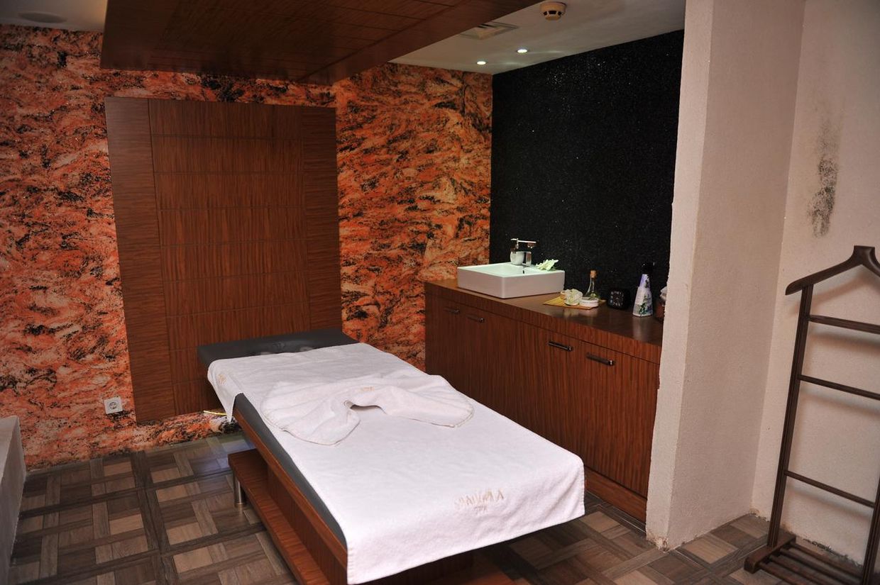 INTOURIST PALACE - 25