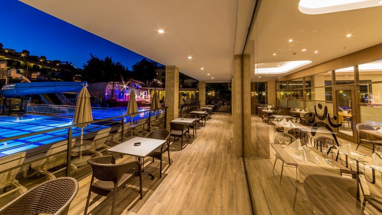 Julian Club Hotel - 9