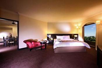 ORCHARD RENDEZVOUS (ex. ORCHARD PARADE) - 20