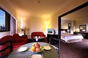 ORCHARD RENDEZVOUS (ex. ORCHARD PARADE) - 25