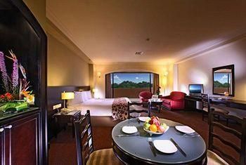 ORCHARD RENDEZVOUS (ex. ORCHARD PARADE) - 29