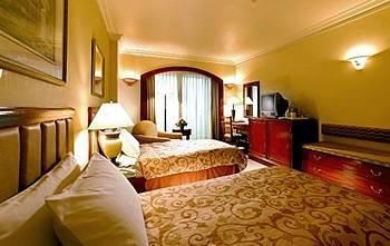 ORCHARD RENDEZVOUS (ex. ORCHARD PARADE) - 4