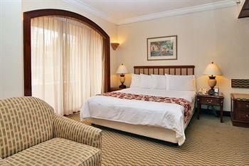 ORCHARD RENDEZVOUS (ex. ORCHARD PARADE) - 6