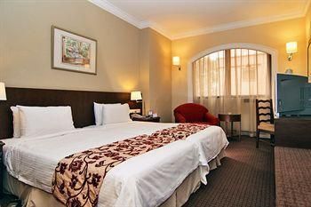 ORCHARD RENDEZVOUS (ex. ORCHARD PARADE) - 8