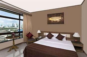 PINNACLE LUMPINEE PARK HOTEL - 2