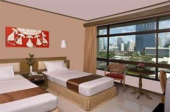 PINNACLE LUMPINEE PARK HOTEL - 11