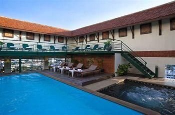PINNACLE LUMPINEE PARK HOTEL - 12