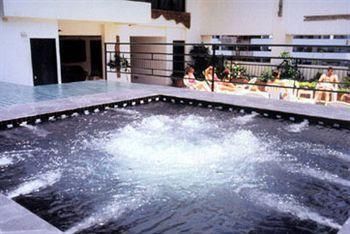 PINNACLE LUMPINEE PARK HOTEL - 17