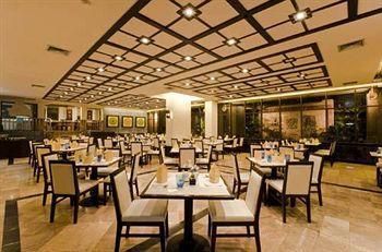 PINNACLE LUMPINEE PARK HOTEL - 8