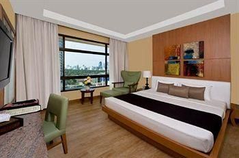 PINNACLE LUMPINEE PARK HOTEL - 9